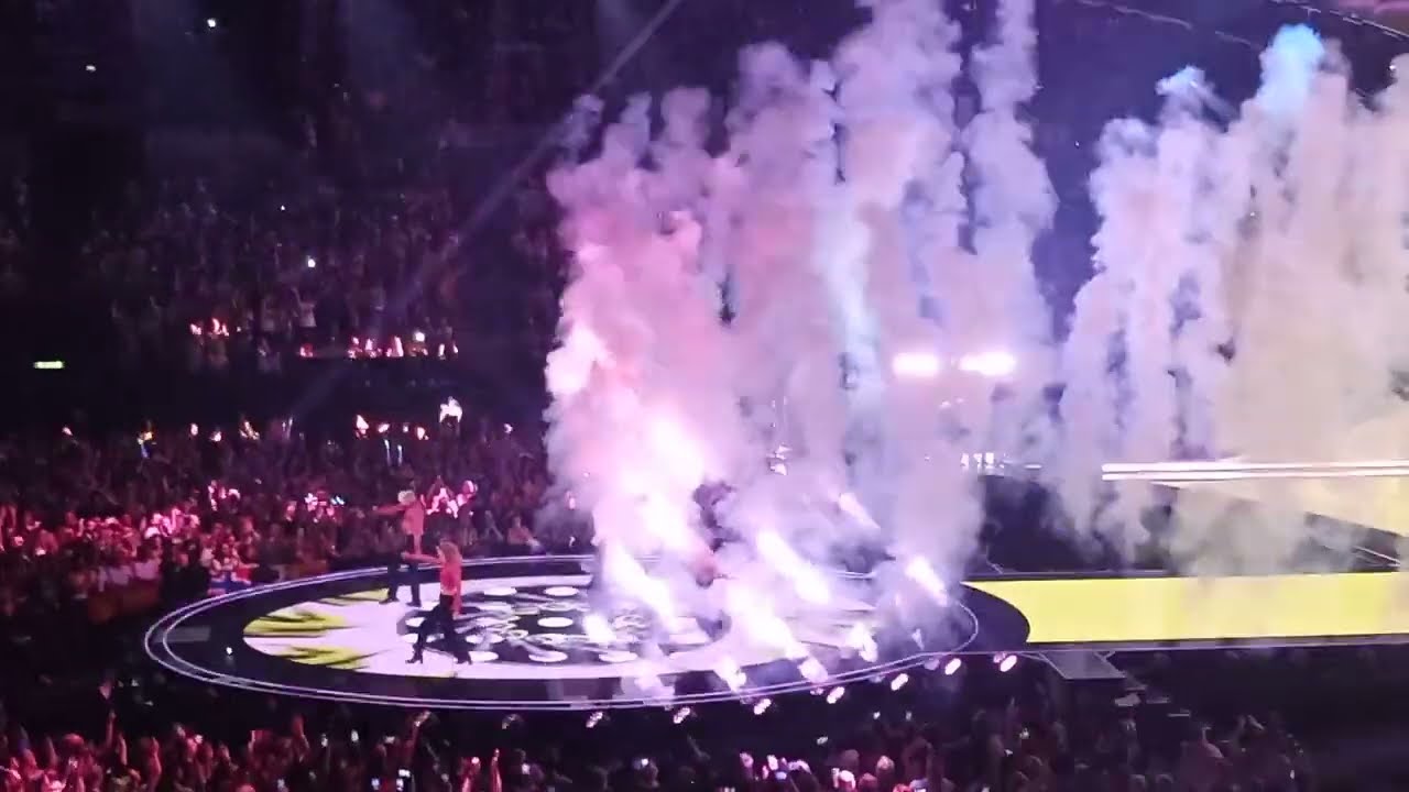 Eurovision 2023 Live Final - United Kingdom - Mae Muller - I Wrote A Song