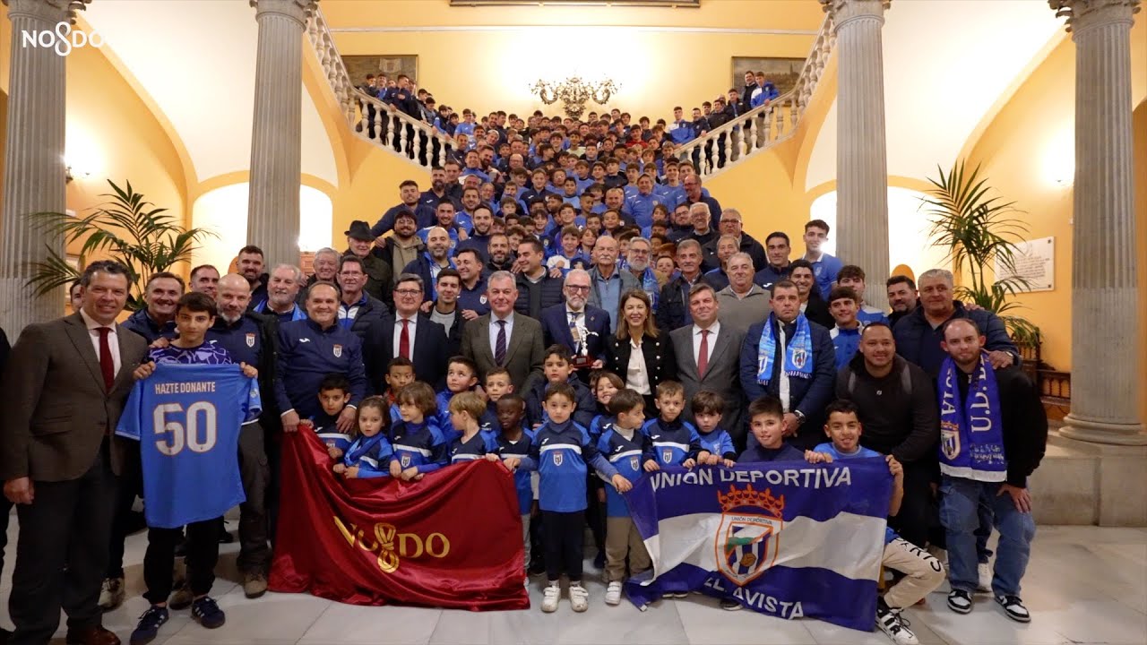 El alcalde recibe al UD Bellavista para conmemorar el 50 aniversario de este club de fútbol