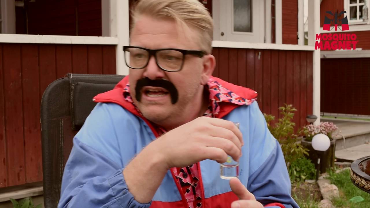 Ingemar ska ta en pruttare, då kommer myggjävlarna.