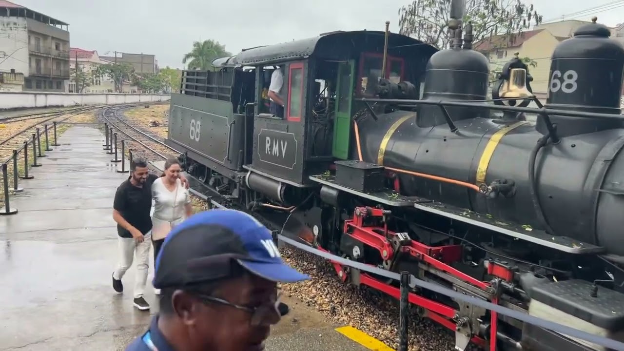 Estação de Trem de São João Del Rei - Chegada do passeio com a Maria Fumaça.