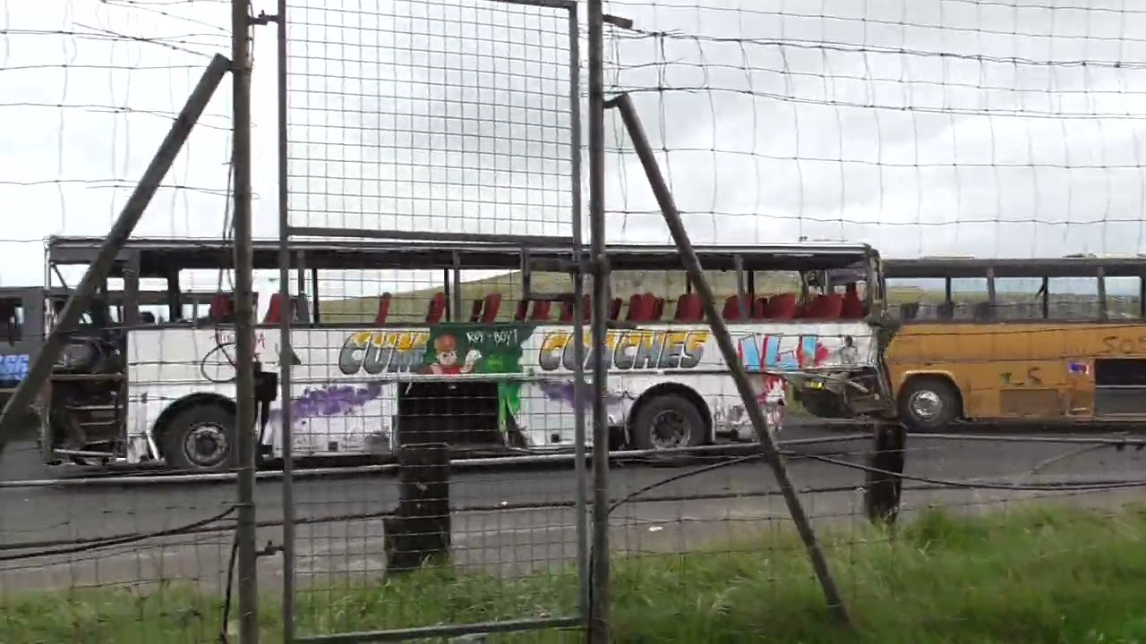 BUXTON RACEWAY AUGUST BANK HOLIDAY 2022 BUS DESTRUCTION DERBY FINAL ROUND