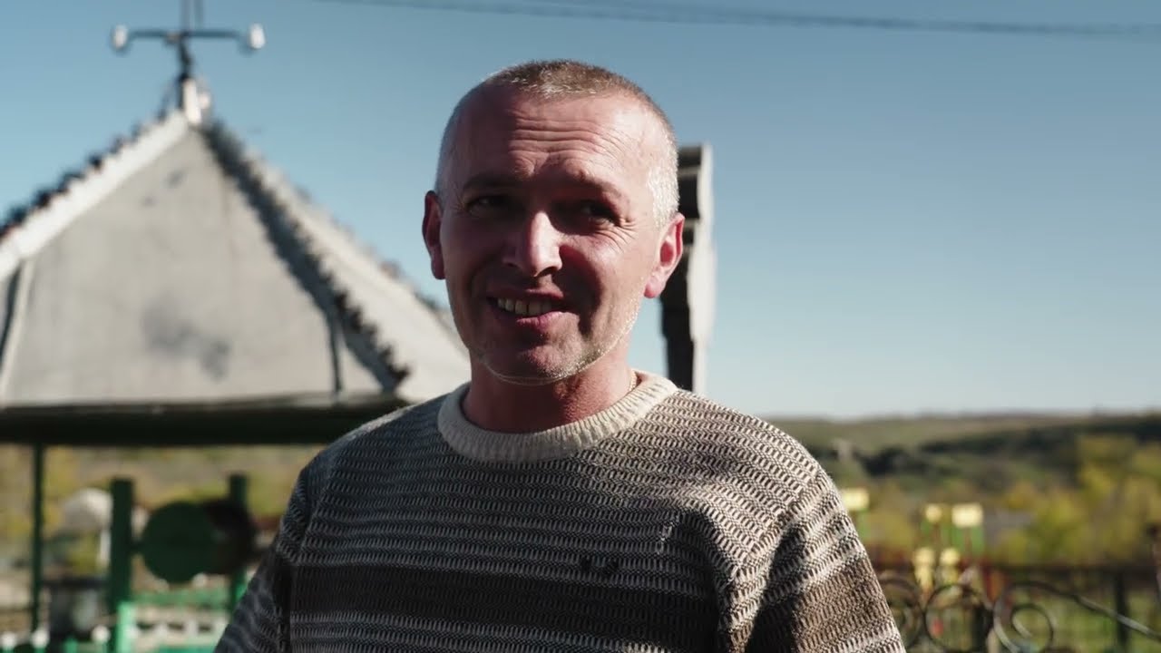 Telefilm prezintă „Hora satului”.