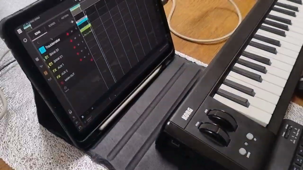 Beatmaker 3 Acid Test - can we make some dirty 303 style acid on BM3 with some oldskool hardware?