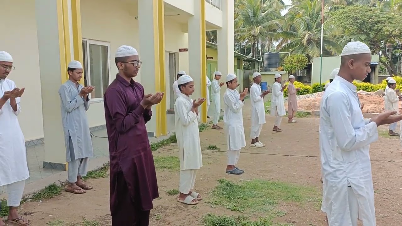 اسمبلی کا خوشنما نظارہ حمد باری تعالیٰ محمد سیف بنگلور madrasa Umar Bin khattab nagamangala 