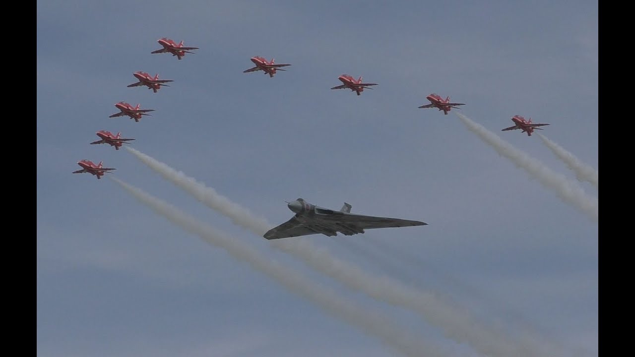 Final Vulcan Display + Vulcan & Red Arrows Flypast at RAF Fairford RIAT2015