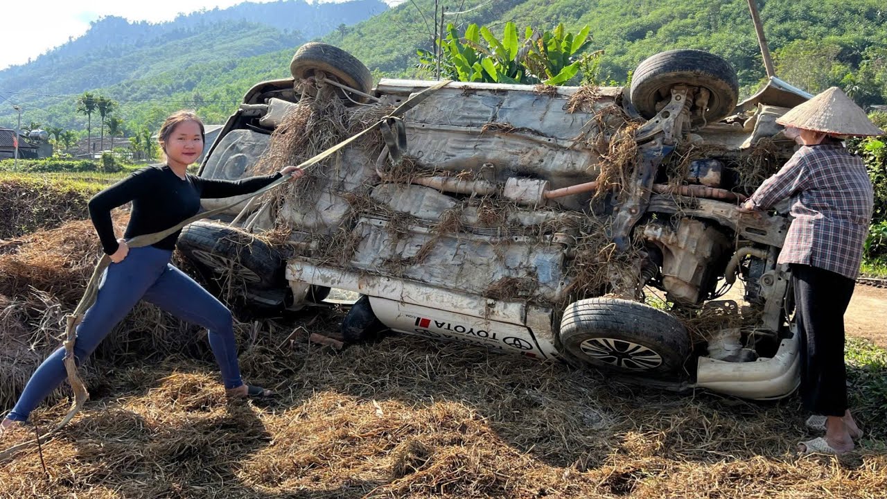 The girl bought a scrap car to repair and restore the car's entire engine.