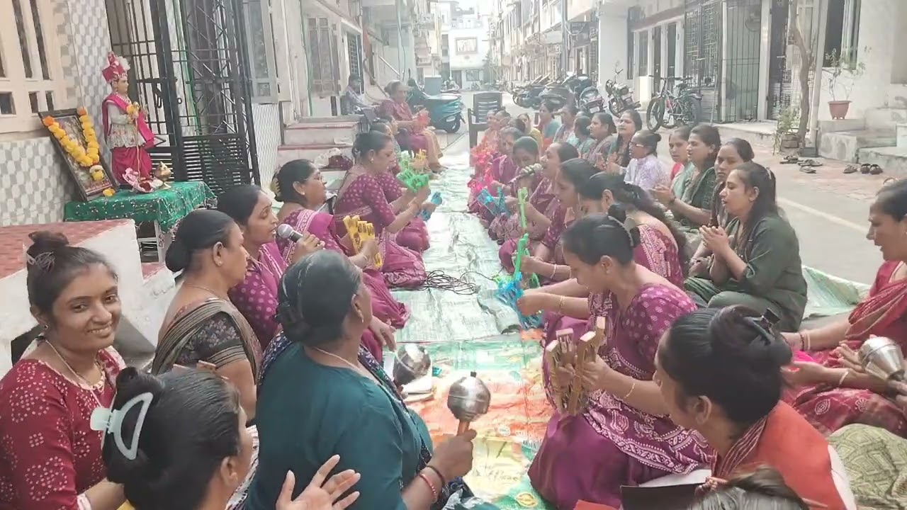 કાનો વગાડે રૂડી વાંસળી