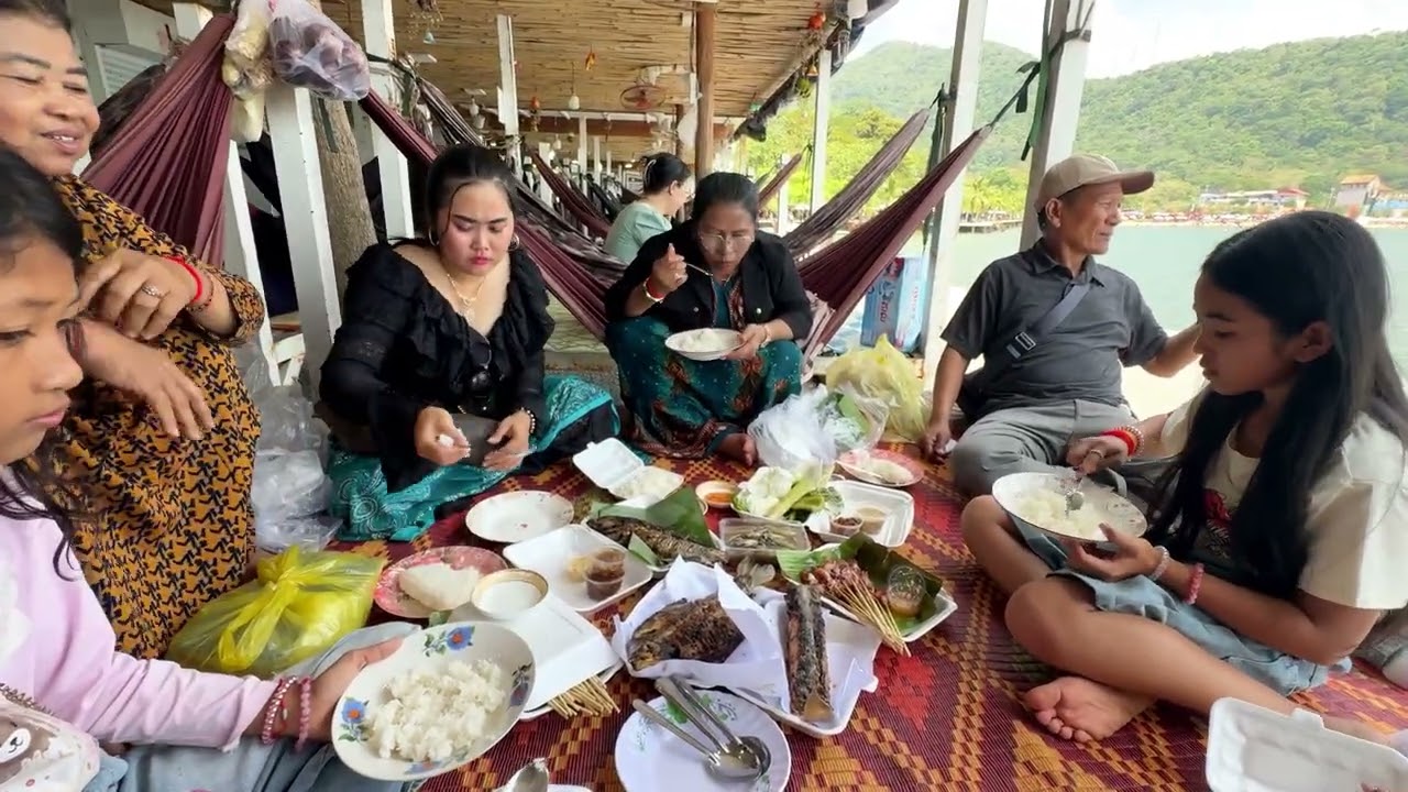 ឆ្នេរកែបនិងឆ្នេរតាកោលធម្មជាតិខុសគ្នា