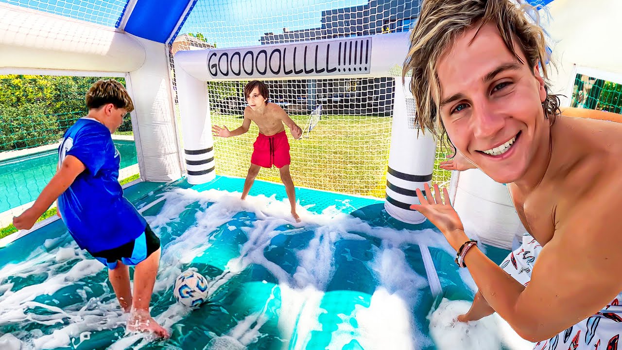 JUGAMOS un PARTIDO de FUTBOL en una CANCHA RESBALADIZA!!