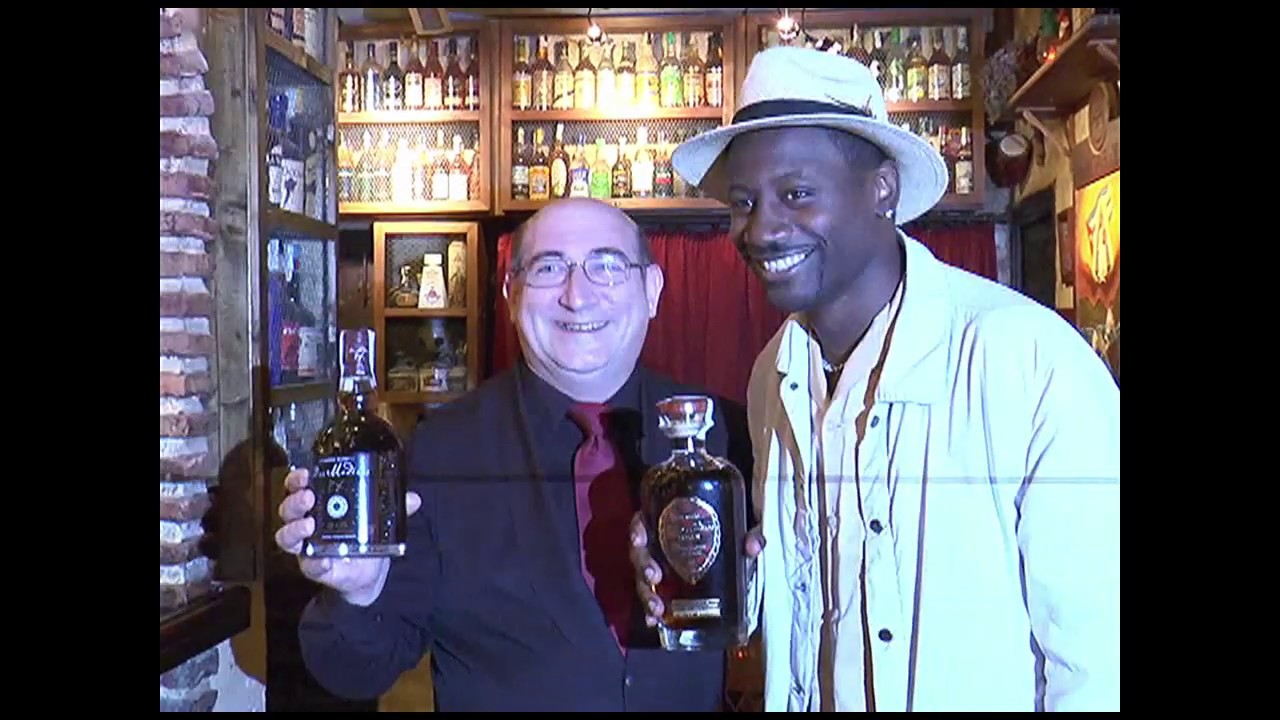 Visita de Ian Burrell a CUBANAME Museo del Ron  Jerez