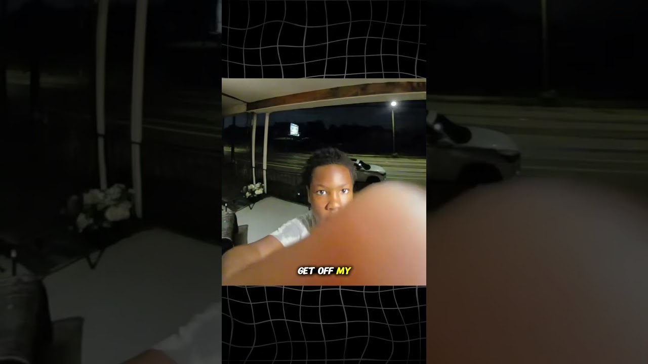 Doorbell Camera Captures Intruder Blocking the Camera, Then Kicking the Door