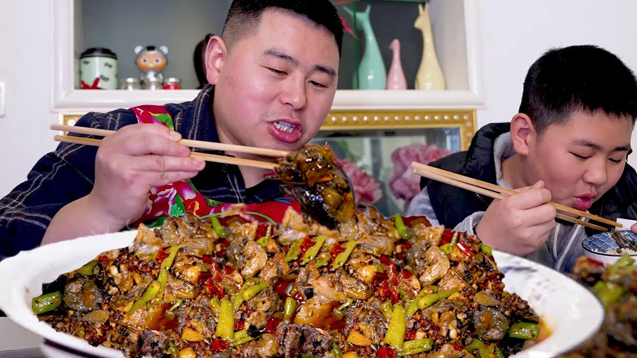 Беременная невестка покупает 2 шелковистых цыплят