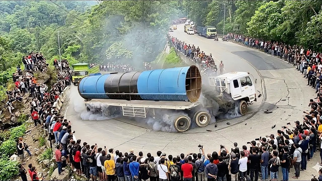 MENEGANGKAN !!! Detik detik Trailer Benar benar Tersiksa !! Disaksikan ribuan mata 