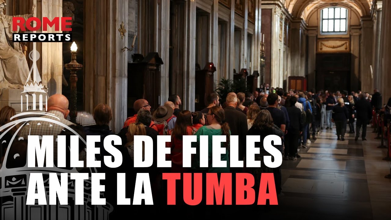SOLO VÍDEO: Miles de fieles rezan ante la tumba del papa Francisco