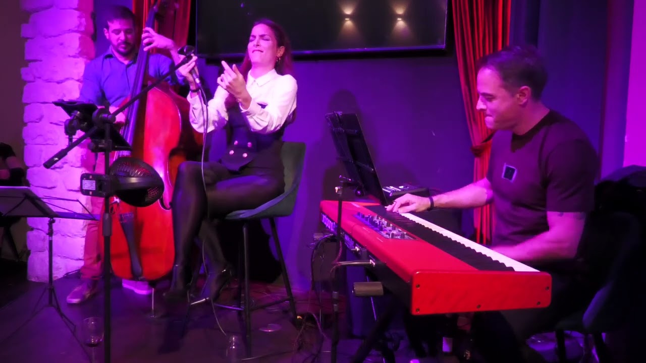 Blue lola live