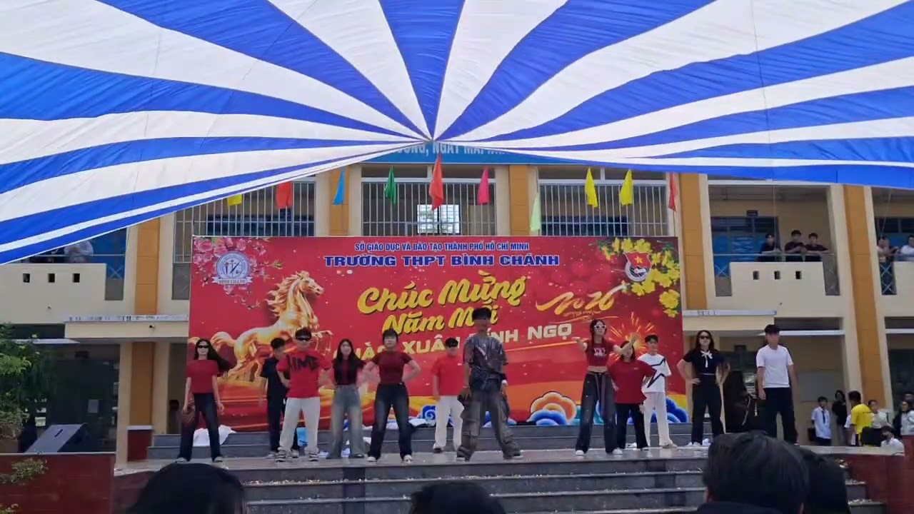 11a2 nhảy trẻ trâu  lăn lộn nhân gian