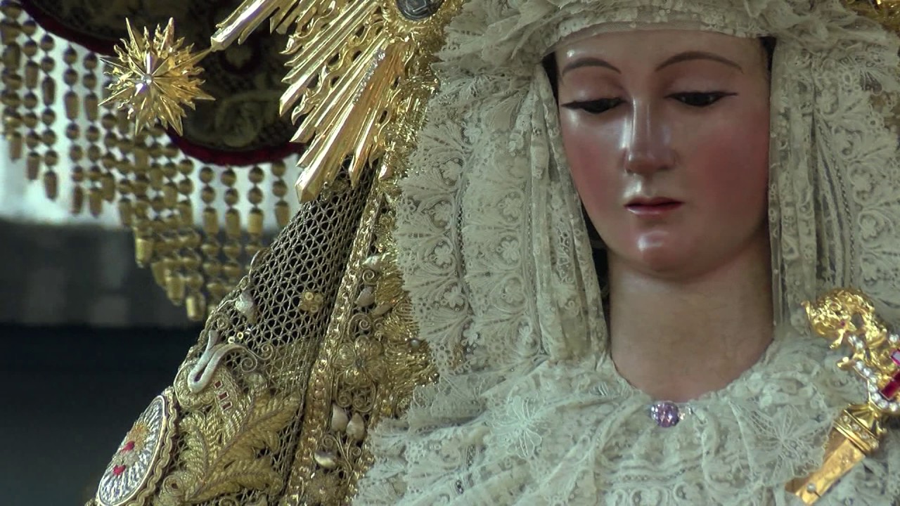 Salida de Nuestra Señora de la Soledad. Viernes Santo 2017 en Castilleja de la Cuesta