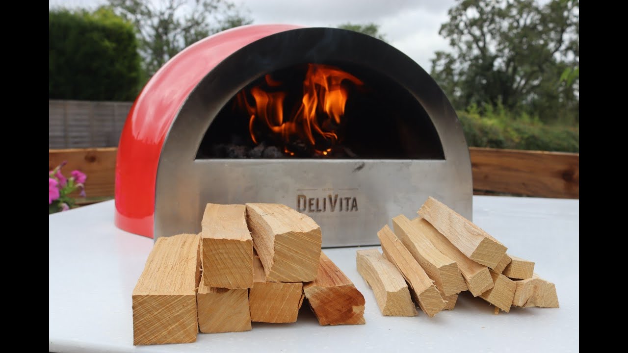 Cooking Neapolitan Pizza in the Delivita Wood Fired Oven