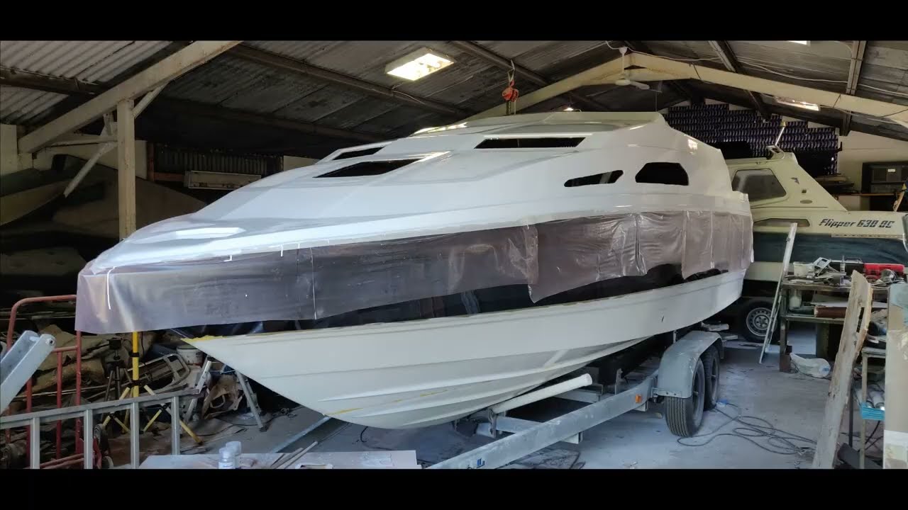 Avsnitt 4. Renovering Bayliner CS 2455 -87 -Ny durk, Ny lack, Ny avbärarlist