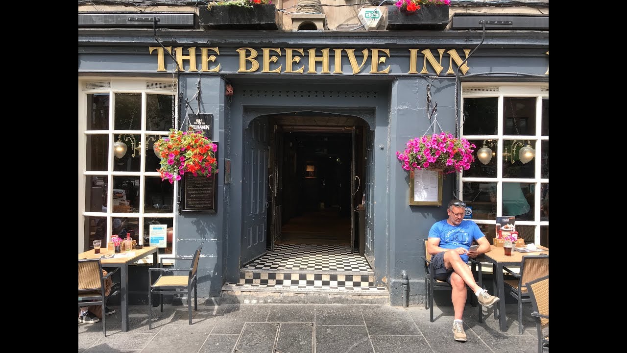 100 Great Scottish Pubs   The Beehive