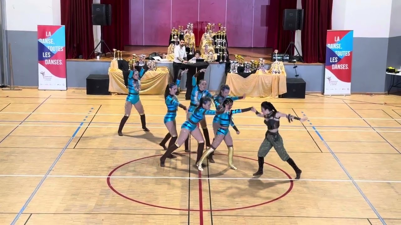 Finale small formation girls