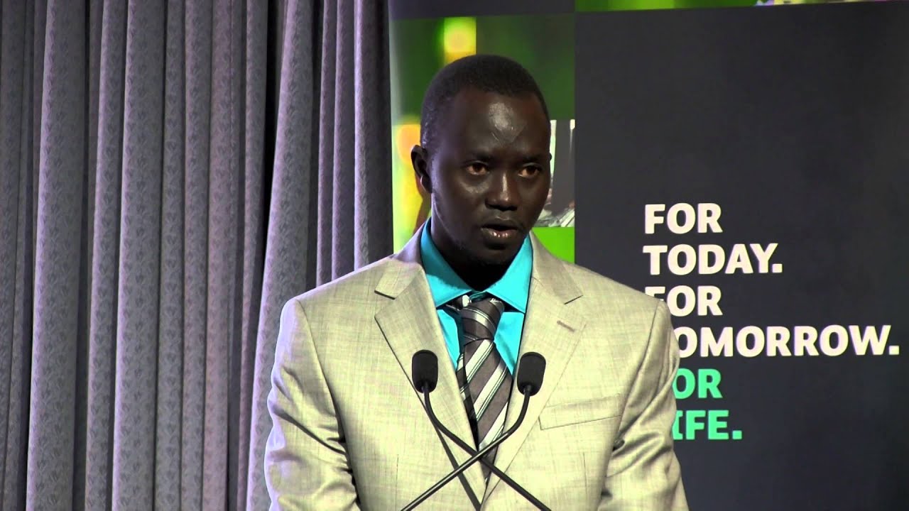 2012 Fall Convocation: Mading Ngor accepts his Alumni Excellence Award