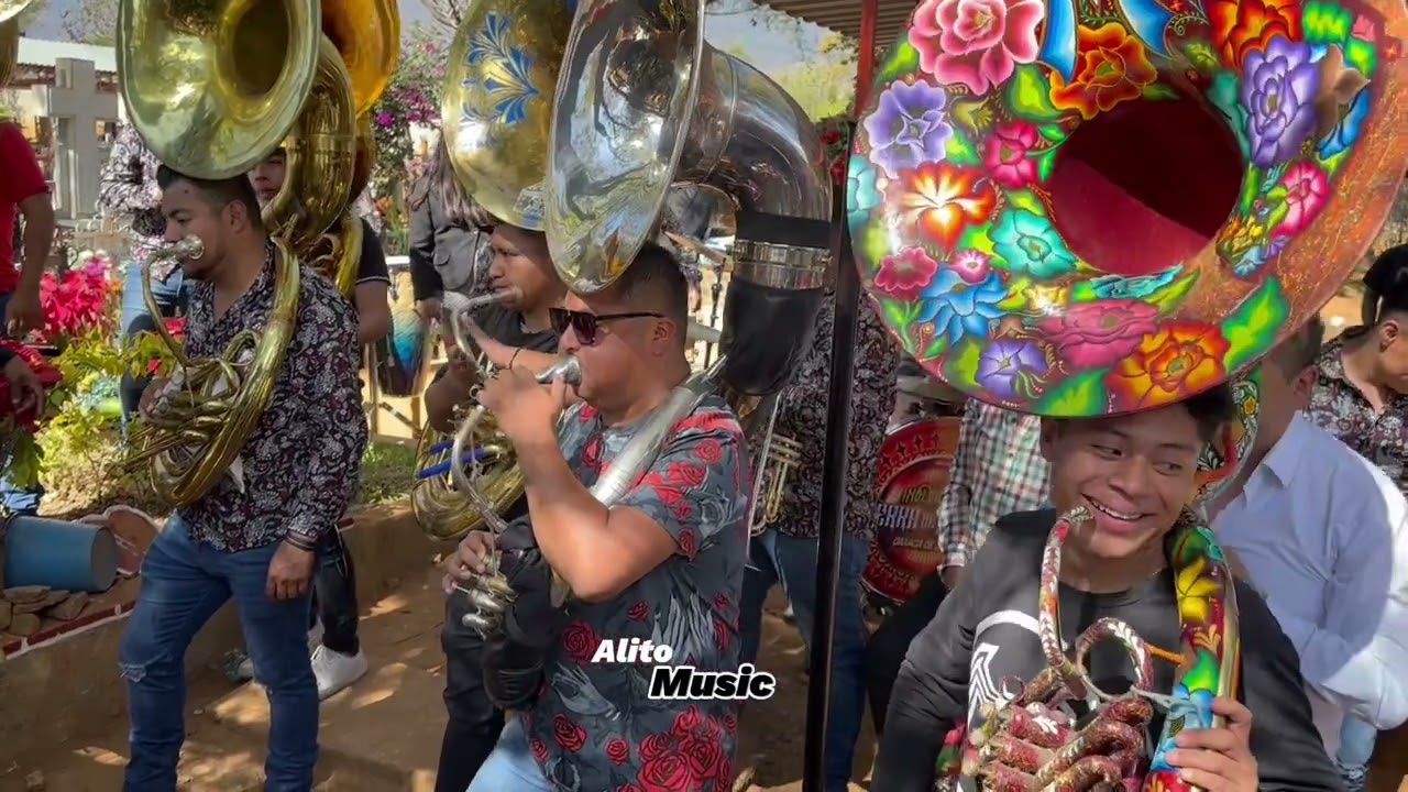 En Memoria De Un Gran Músico “Tecateando” Con Su Tubero Favorito🧙 Hechale Bruja 🎵🔥8 Tubas Tocando