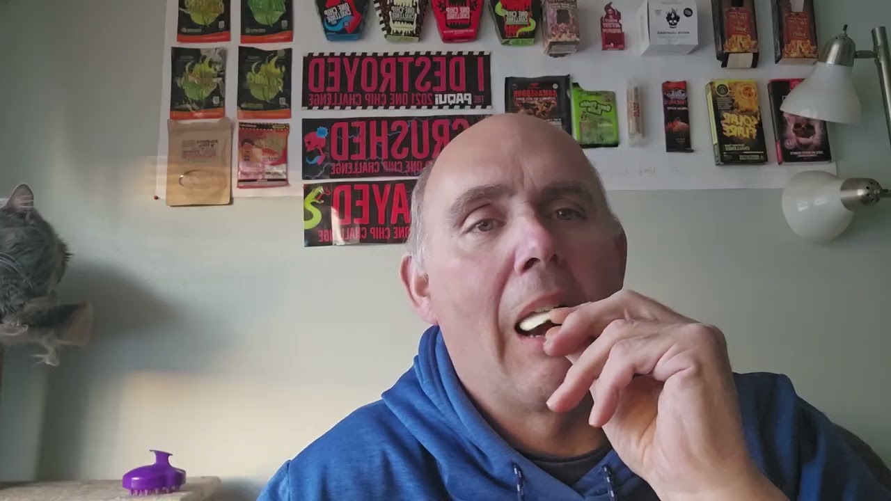 New Sharp White Cheddar Pringles Review