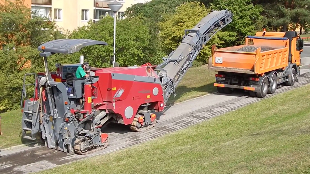 Wirtgen W 100Fi in action