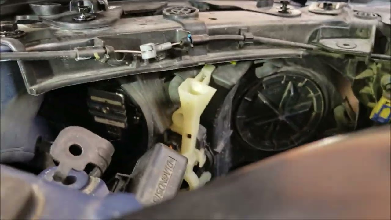 2015-16 Hyundai Genesis Sedan G80 Headlight Bulb Replacement (No Bumper Removal)