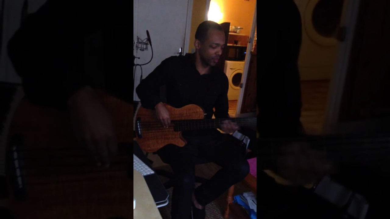 Mike Clinton -  Extrait enregistrement basse titre 