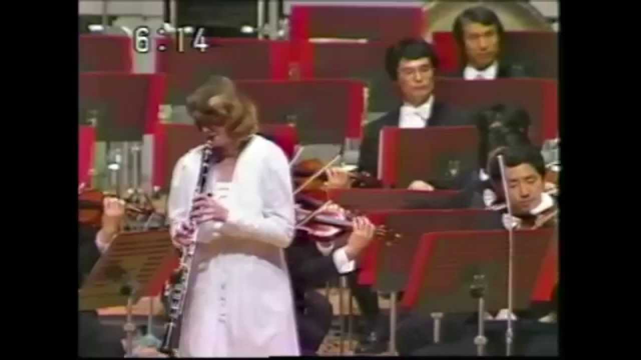 MOZART: Clarinet Concerto  Rico Saccani, conductor  Sabine Meyer, solo