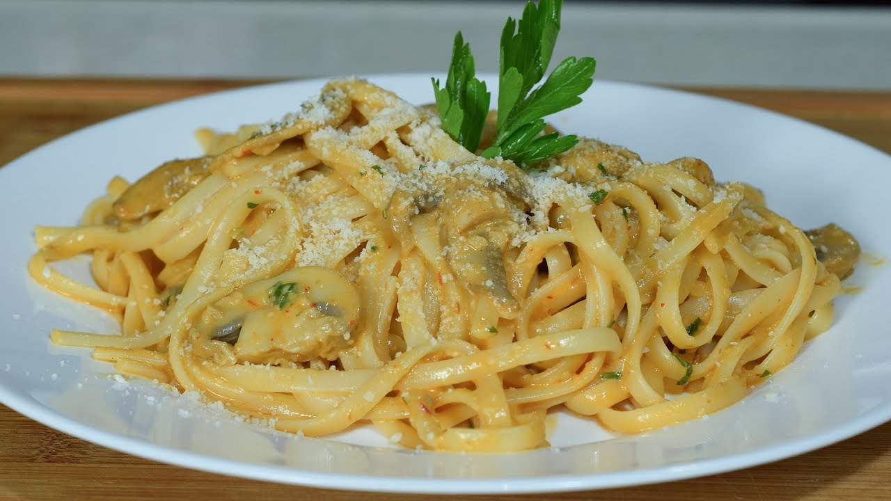 Pasta con Champiñon en Crema de Chile Chipotle y Parmesano