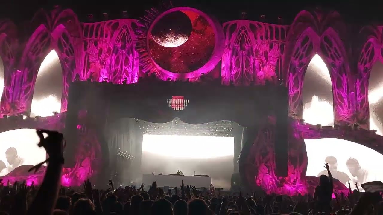 Dimitri Vegas & Like Mike - Hard To Say I'm Sorry (DV&LM x W&W Remix) [Untold Festival 2022]