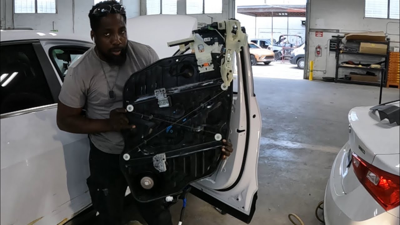 DIY 2023 KIA SPORTAGE how to remove the front door glass, handle the mirror,trim panel, and base
