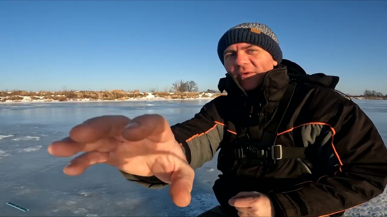 Риболовля в перший день весни. Ловля на мормишку в затоці Десни.  Вертольоти.