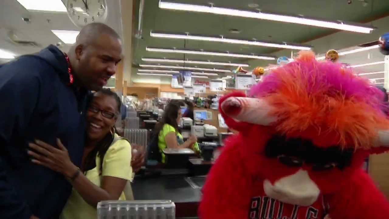 Benny the Bull Gives Back in Chicago