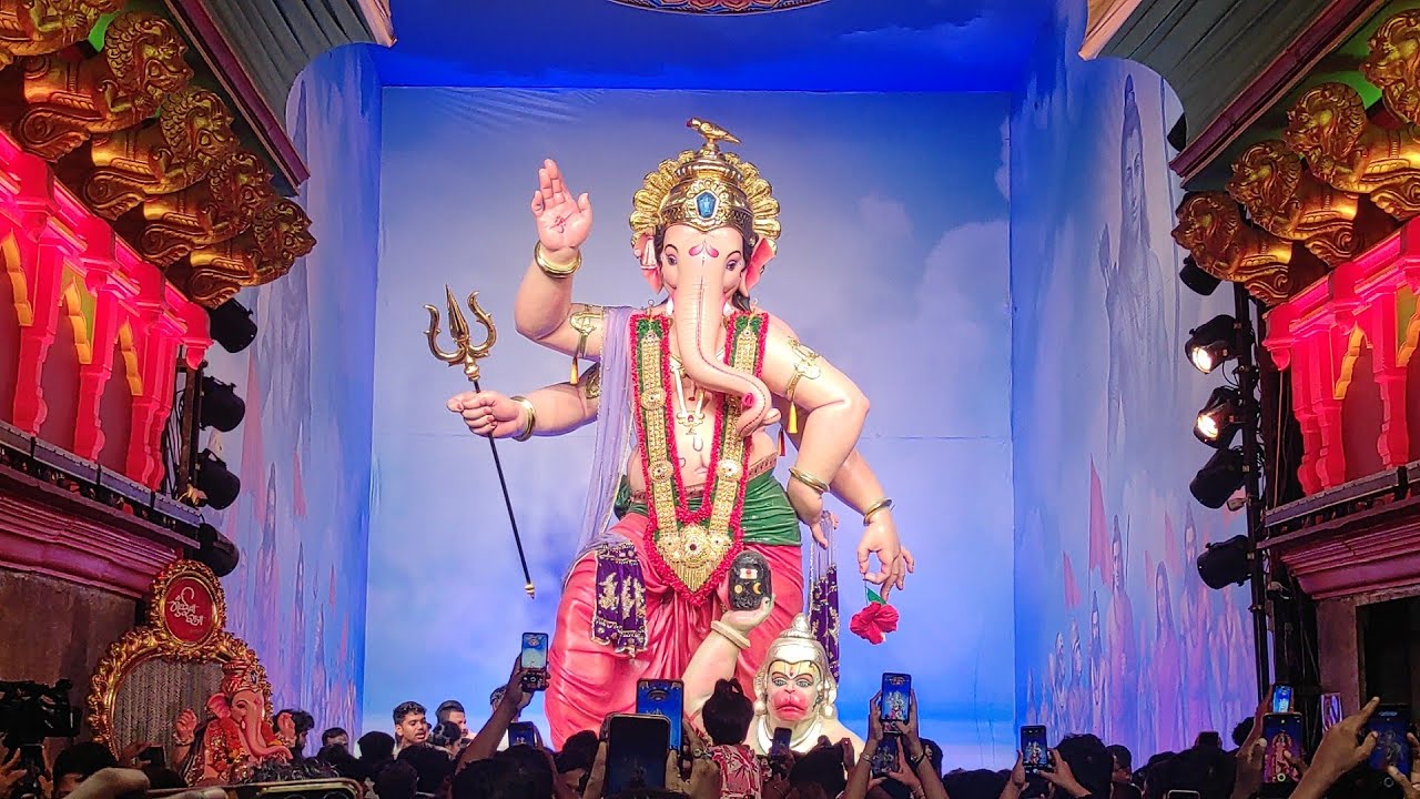 मुंबईचा राजा म्हणजेच गणेश गल्लीचा भव्य दिव्य गणपतीची मुर्ती