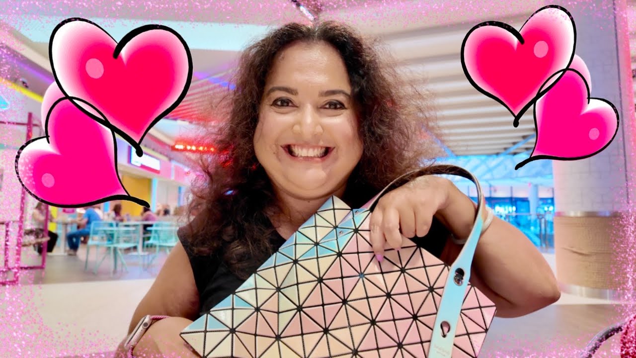 What’s in my Issey Miyake Bao Bao bag 🌈💟