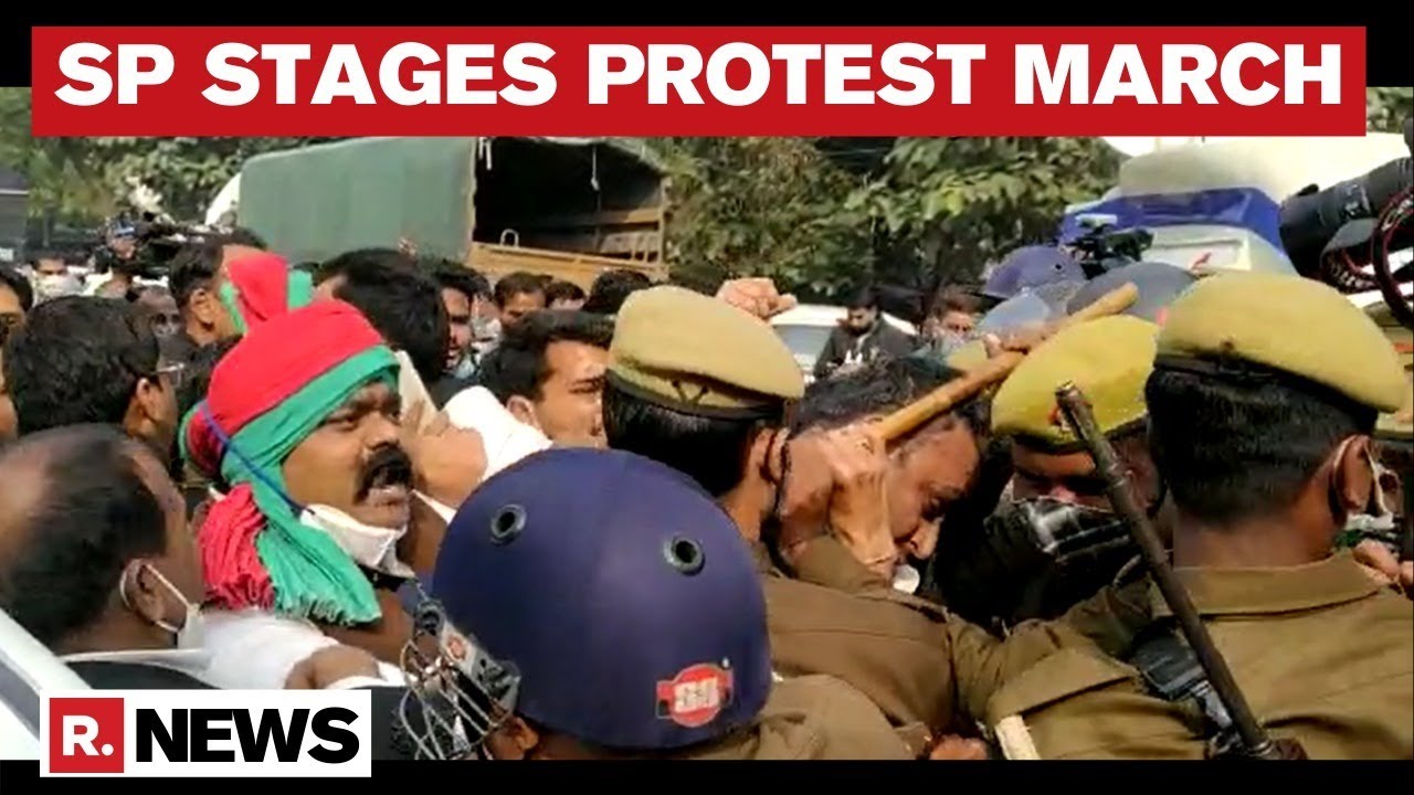 Samajwadi Party Workers Clash With Police In Lucknow Amid Party's Flag March