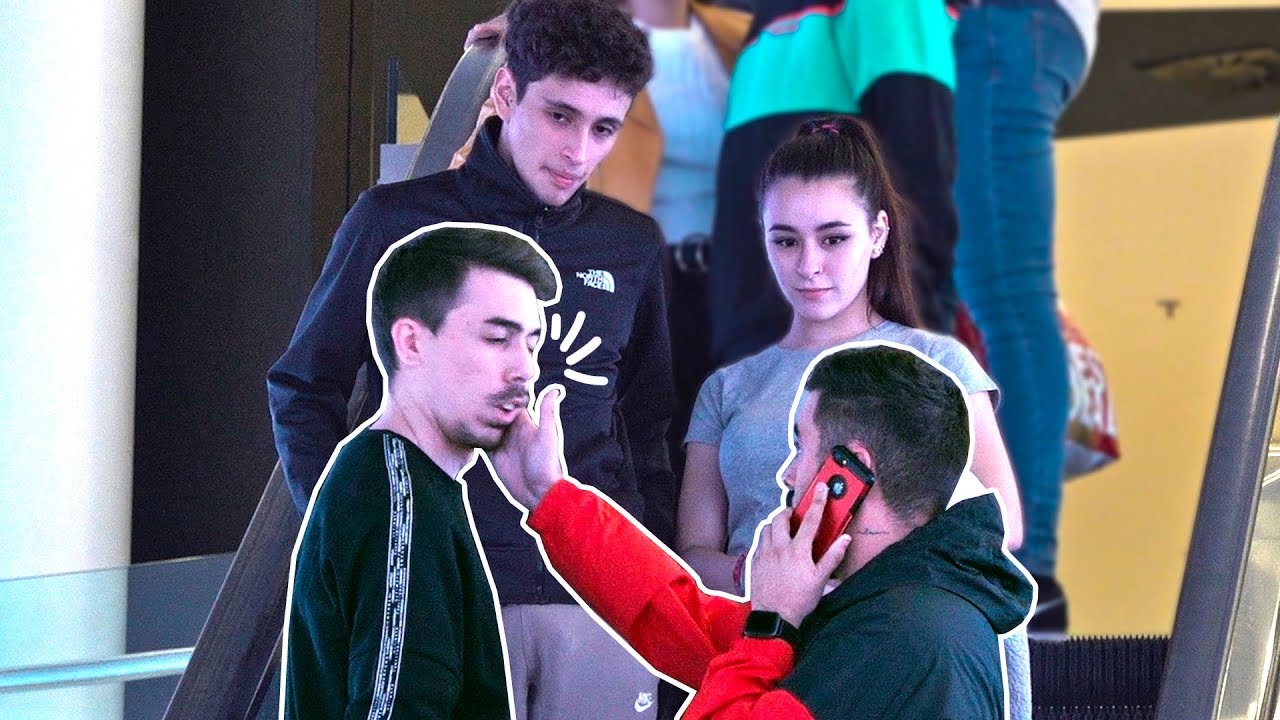 SITUACIONES INC&Oacute;MODAS 😘🤛 en las ESCALERAS MEC&Aacute;NICAS [C&aacute;mara Oculta]