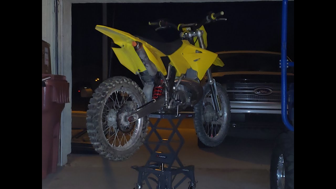 2002 RM 250 - Replacing Swingarm Bearings w/ Motion Pro tool (time lapse)