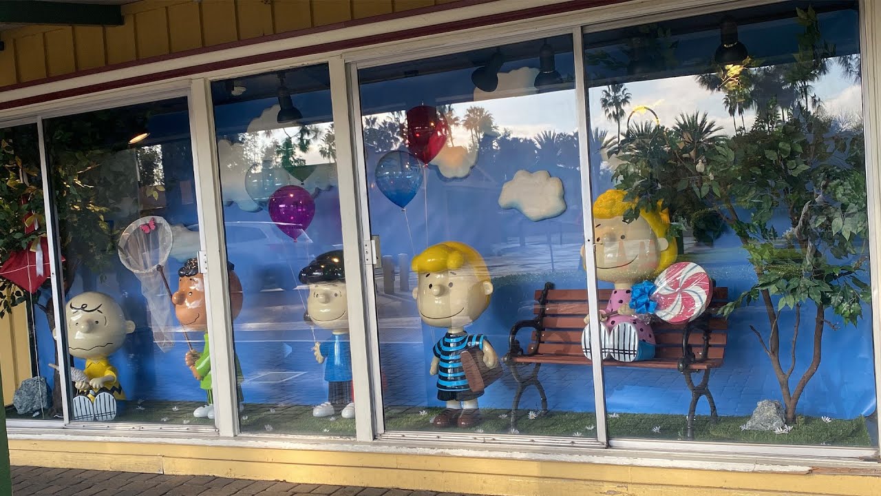 NEW DECORATION OF SNOOPY CHARACTERS IN KNOTT'S BERRY FARM