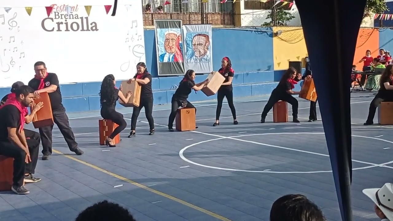 Elenco de Cajón del Centro folklórico Alejandro Vivanco Guerra.