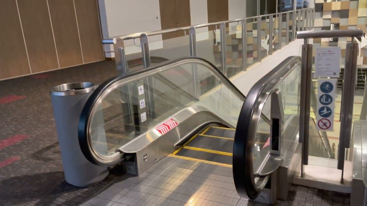Automatic HITACHI Escalator :: ITE College East Admin Blk.