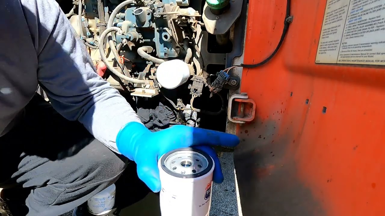Servicing Bobcat S185 | Air Filters | oil and filter | fuel water separator | Hydraulic oil filter