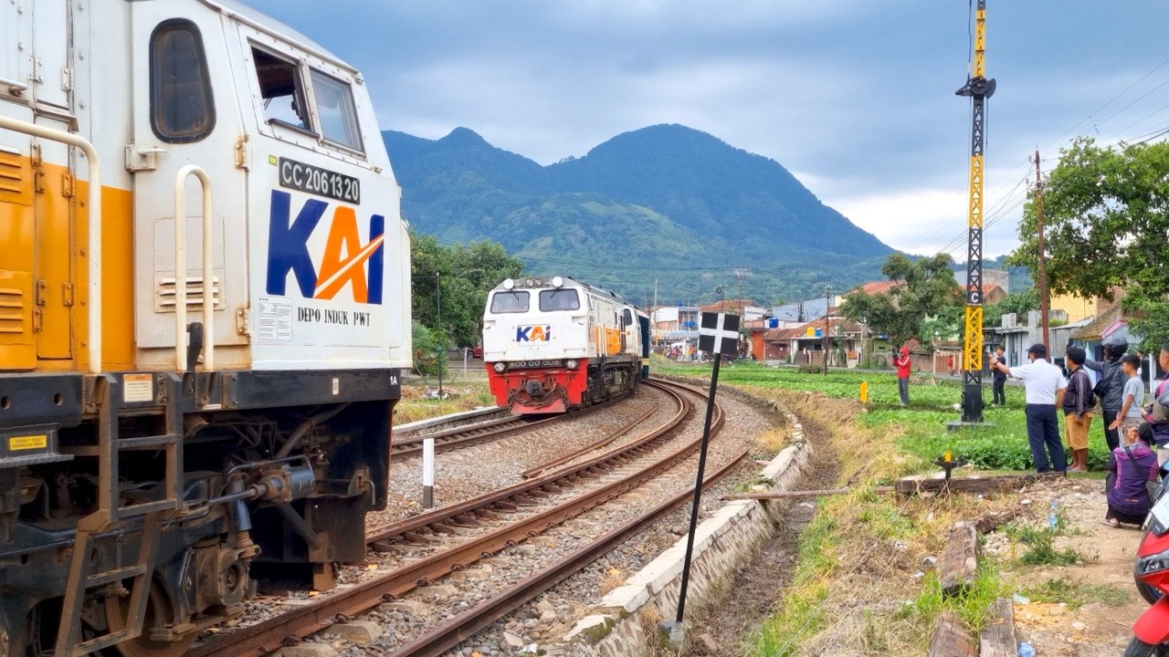 HUNTING KERETA API DI TIBER KADUNGORA DAN SEKITAR STASIUN LELES