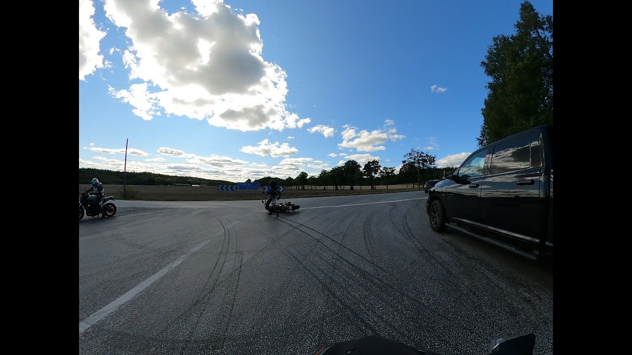 Kawasaki Z900 Saturday Ride #15 Girl drops her bike at intersection