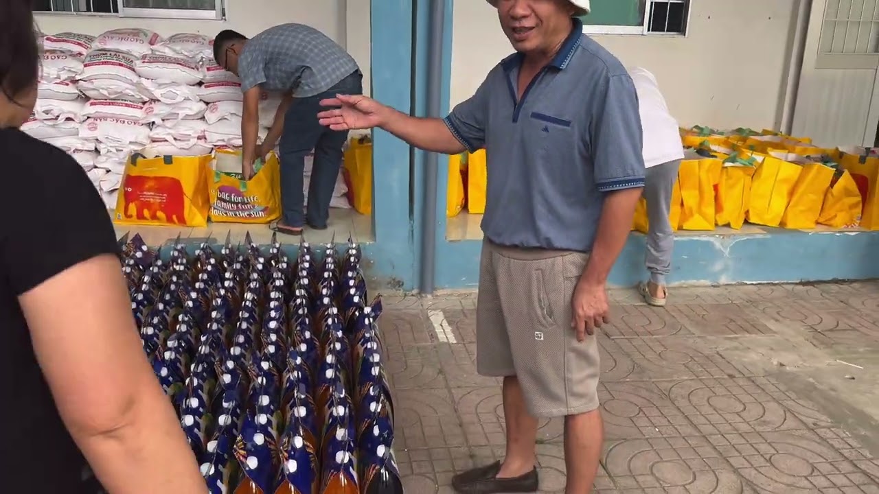 Phát Quà Tết 2026