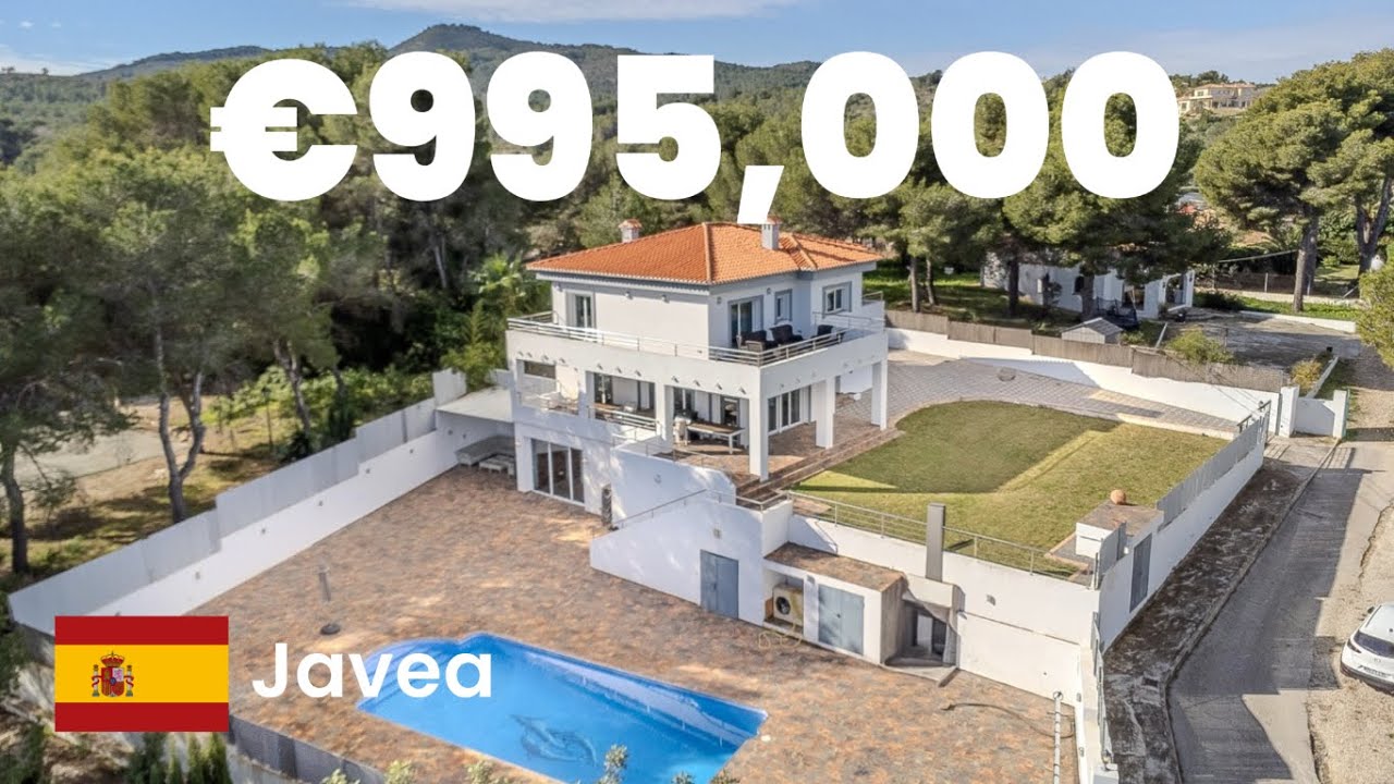 Touring a Modern Luxury Villa with Sea Views and 7 Bedrooms